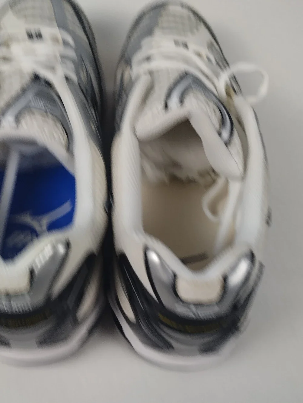 Mizuno Women's Size 12 Wave Lightning 6 Volleyball Shoes White Silver Black New